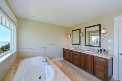 Guest Bathroom Photo of 1444 Sandhurst Place, West Vancouver, BC