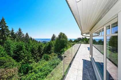 Hot Tub / Spa Photo of 1444 Sandhurst Place, West Vancouver, BC