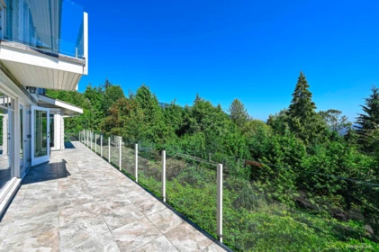 Swimming Pool Photo of 1444 Sandhurst Place, West Vancouver, BC