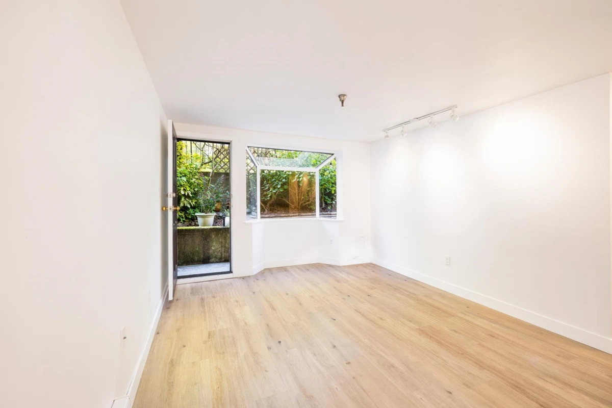 Dining Area Photo of 112 1363 Clyde Avenue, West Vancouver, BC