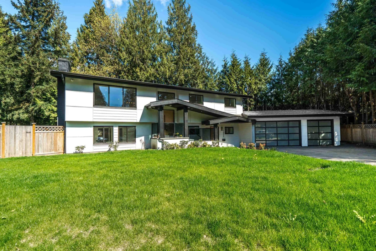 Living Room Photo of 19895 38b Avenue, Langley, BC