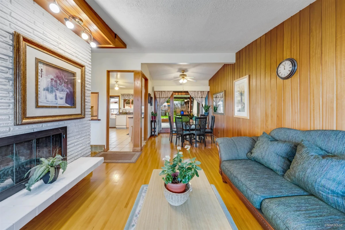 Dining Area Photo of 4646 Charlotte Court, Burnaby, BC
