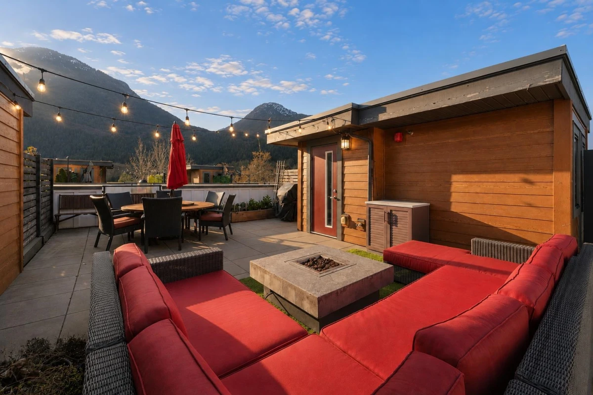 Living Room Photo of 20 39769 Government Road, Squamish, BC