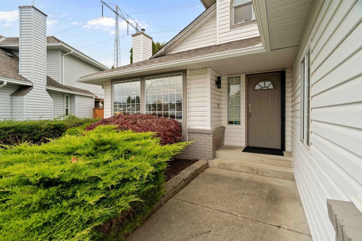 Exterior Rear Photo of 32345 Clinton Avenue, Abbotsford, BC