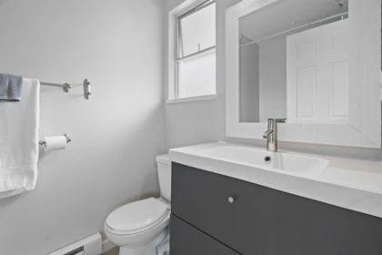 Guest Bathroom Photo of 32345 Clinton Avenue, Abbotsford, BC