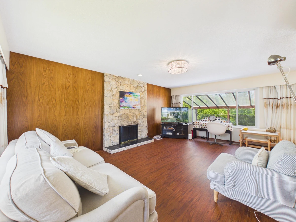 Dining Area Photo of 6119 Service Street, Burnaby, BC