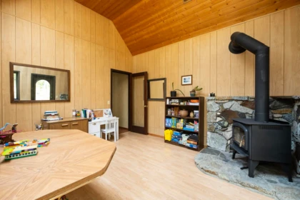 Entry Foyer Photo of 11832 Sunshine Coast Highway, Pender Harbour, BC