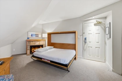 528 4295 Blackcomb Way, Whistler, BC, Whistler — Apartment/Condo for sale
