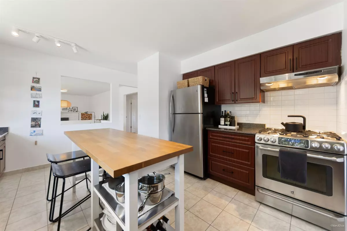 Dining Area Photo of 40322 Diamond Head Road, Squamish, BC
