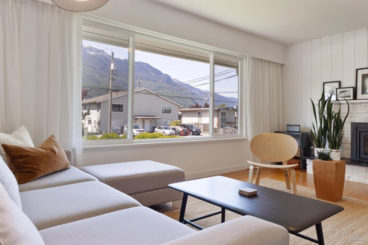 Family Room Photo of 40322 Diamond Head Road, Squamish, BC