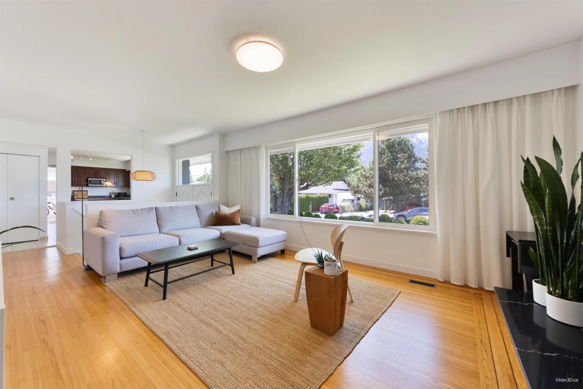 Living Room Photo of 40322 Diamond Head Road, Squamish, BC