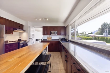 Kitchen Island Photo of 40322 Diamond Head Road, Squamish, BC