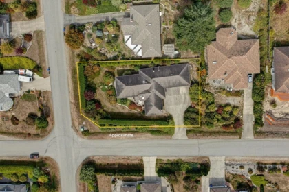 Garden / Landscaping Photo of 5170 Ridgeview Drive, Sechelt, BC