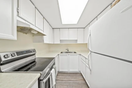 Kitchen Photo of 112 1341 George Street, White Rock, BC