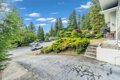 Garden / Landscaping Photo of 2519 Penshurst Court, Coquitlam, BC