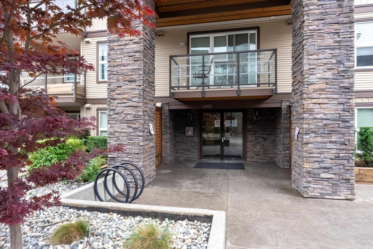 Exterior Rear Photo of 302 30525 Cardinal Avenue, Abbotsford, BC