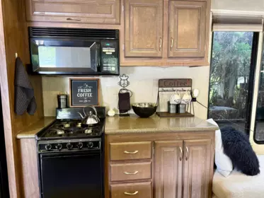 Kitchen Island Photo of 16 1650 Columbia Valley Road, Columbia Valley, BC