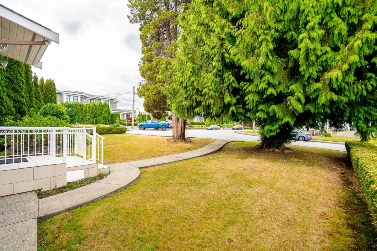 Living Room Photo of 6565 Sumas Drive, Burnaby, BC