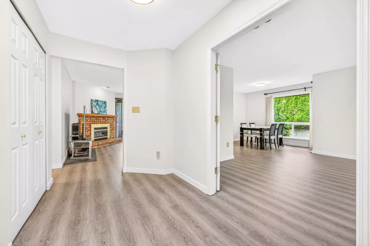 Dining Area Photo of 10467 Glenbrook Grove, Surrey, BC