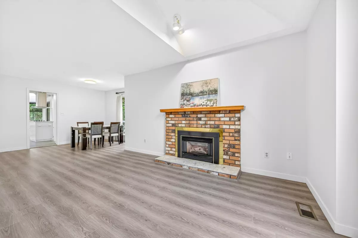 Family Room Photo of 10467 Glenbrook Grove, Surrey, BC