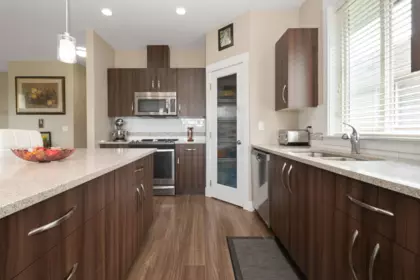 Kitchen Island Photo of 9239 Mcnaught Road, Chilliwack, BC