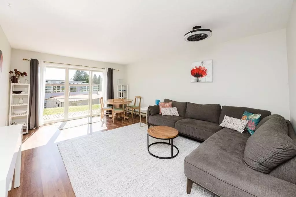 Family Room Photo of 2 622 Farnham Road, Gibsons, BC