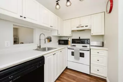 Breakfast Nook Photo of 2 622 Farnham Road, Gibsons, BC