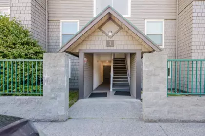 2 622 Farnham Road, Gibsons, BC, Gibsons — Apartment/Condo for sale