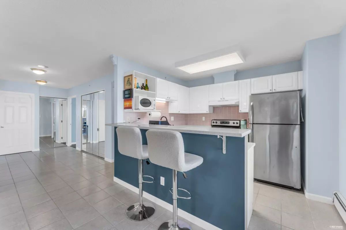 Family Room Photo of 1701 13880 101 Avenue, Surrey, BC