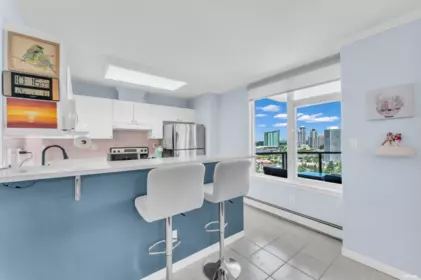 Kitchen Photo of 1701 13880 101 Avenue, Surrey, BC