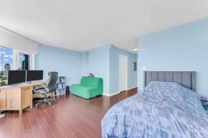 Office / Den Photo of 1701 13880 101 Avenue, Surrey, BC