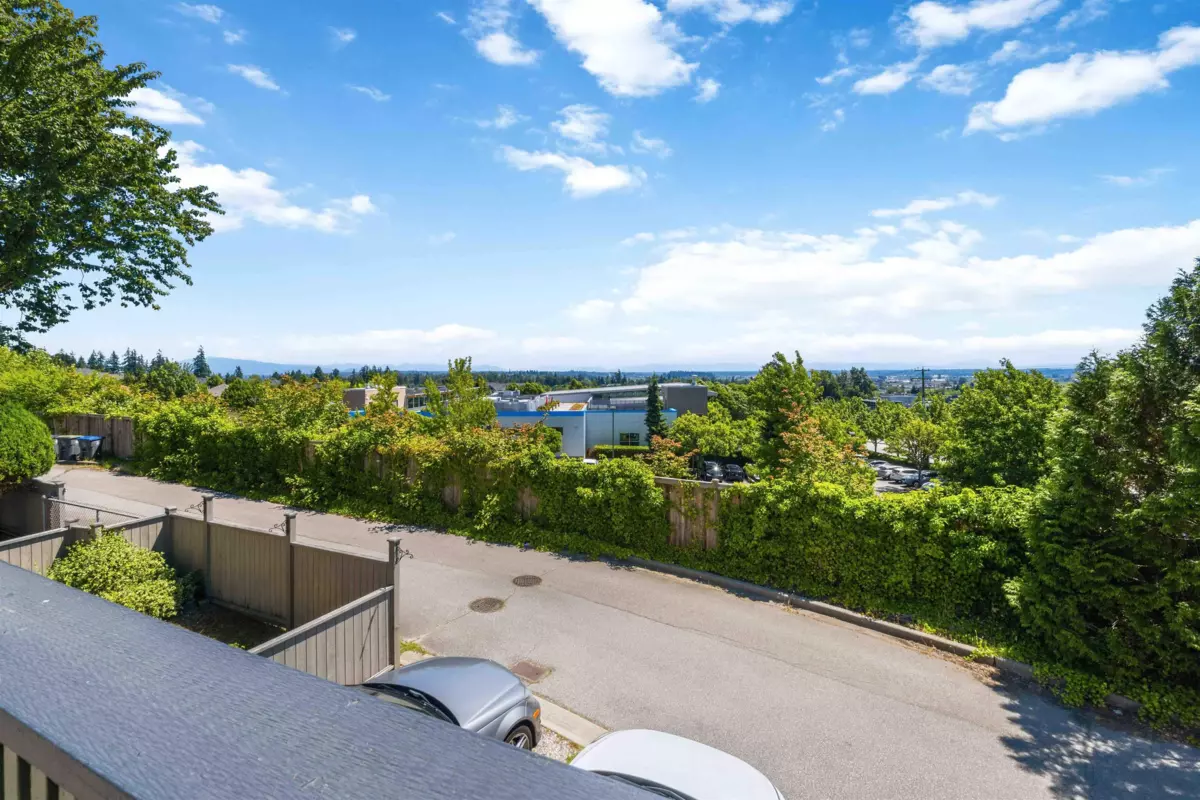 Family Room Photo of 5666 149a Street, Surrey, BC