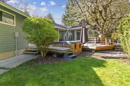 Swimming Pool Photo of 15342 Killarney Court, Surrey, BC