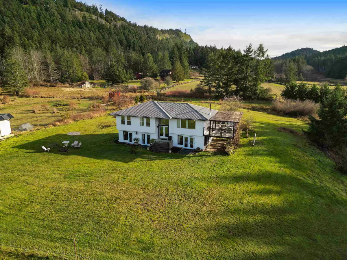 Family Room Photo of 300 Wood Dale Drive, Mayne Island, BC