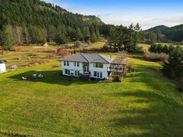 300 Wood Dale Drive, Mayne Island, BC, Mayne Island — Single Family Residence for sale
