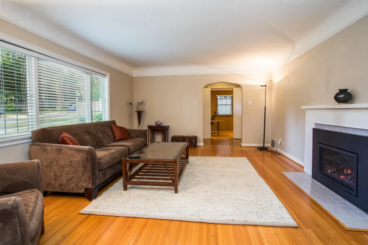 Dining Area Photo of 3877 W Broadway, Vancouver, BC
