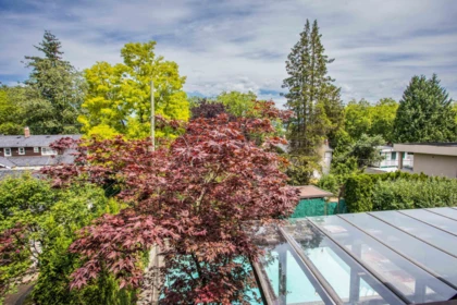 Entry Foyer Photo of 3877 W Broadway, Vancouver, BC