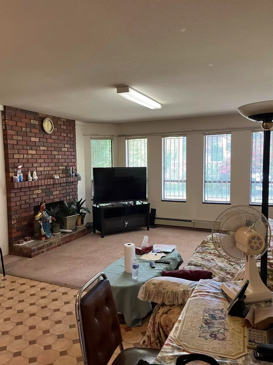 Family Room Photo of 1929 E 6th Avenue, Vancouver, BC
