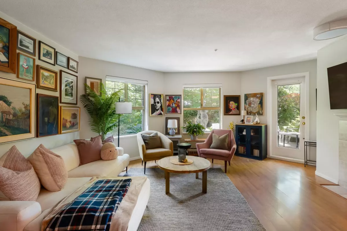 Living Room Photo of 305 210 Eleventh Street, New Westminster, BC
