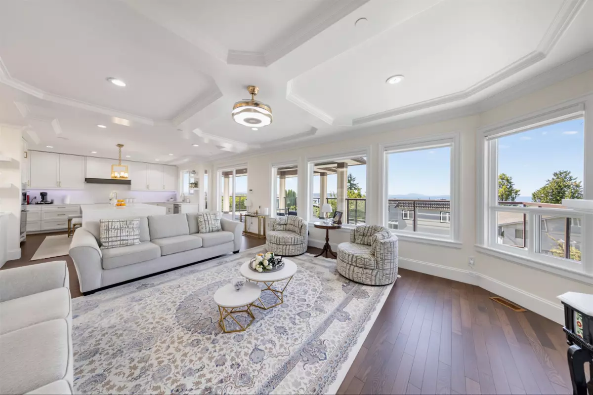 Family Room Photo of 15354 Royal Avenue, White Rock, BC