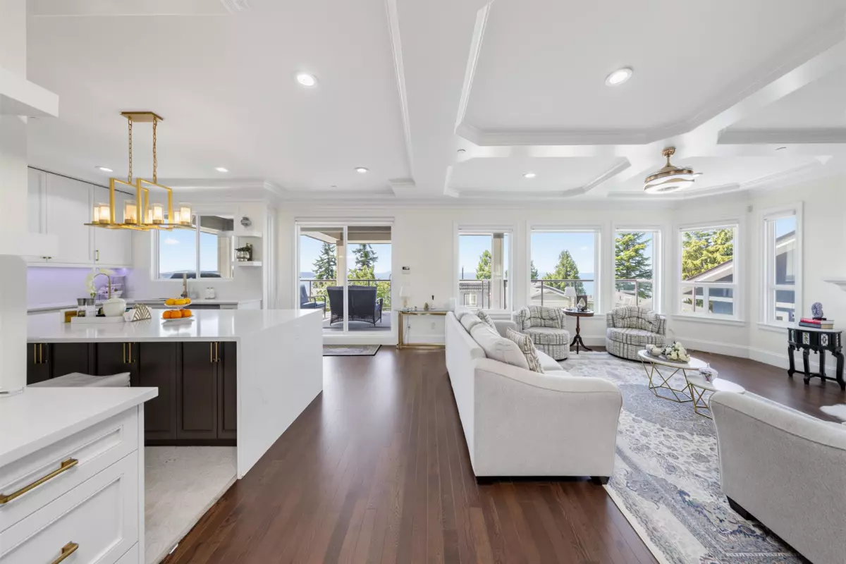 Living Room Photo of 15354 Royal Avenue, White Rock, BC