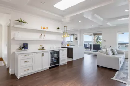 Kitchen Photo of 15354 Royal Avenue, White Rock, BC
