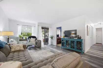 Kitchen Island Photo of 206 1555 Fir Street, White Rock, BC