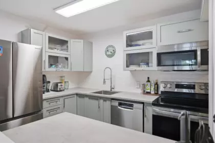 Kitchen Photo of 206 1555 Fir Street, White Rock, BC