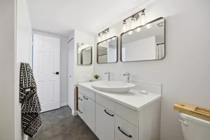 Walk-In Closet Photo of 206 1555 Fir Street, White Rock, BC
