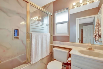 Laundry Room Photo of 12413 64a Avenue, Surrey, BC
