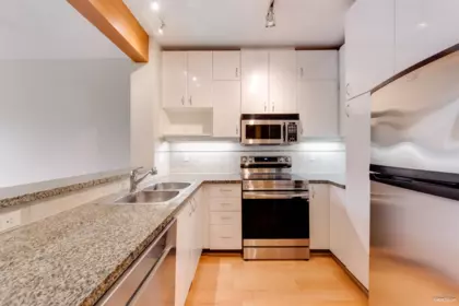 319 580 Raven Woods Drive, North Vancouver, BC, North Vancouver — Apartment/Condo for sale