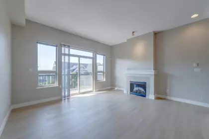Kitchen Photo of 187 3105 Dayanee Springs Boulevard, Coquitlam, BC