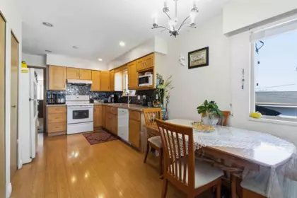 549 E 56th Avenue, Vancouver, BC, Vancouver — Single Family Residence for sale