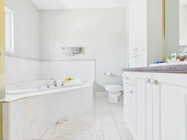 Guest Bathroom Photo of 11746 72a Avenue, Delta, BC